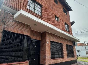 PH de 1 ambiente, Lomas de Zamora · Alquiler – PH Al Frente 3 Ambientes