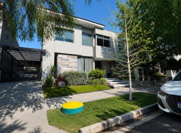 Casa de 3 ambientes, Ciudad de Mendoza · Vende Exclusiva Casa en Dalvian – Diseño, Confort y Categoría