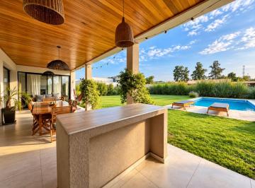 Casa · 224m² · 4 Ambientes · 4 Cocheras · Venta Casa 4 Amb Fincas de Alvarez Piscina