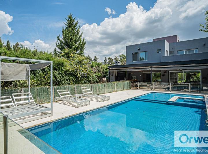 Casa · 260m² · 5 Ambientes · 4 Cocheras