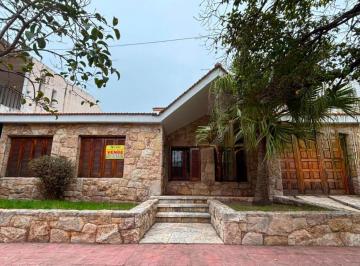 Casa de 8 ambientes, Córdoba · Urca - Todo Pb Excelente Oportunidad - Casa en Venta - 2 Dorm. - 312 m