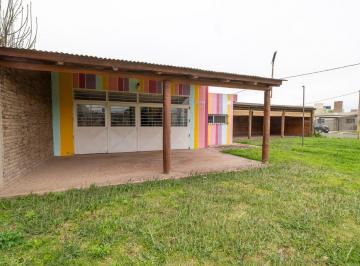 Casa · 77m² · 1 Ambiente · 2 Cocheras · Venta Loft Amplio con Jardín y Cochera