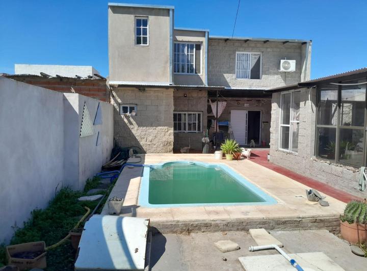 Casa · 120m² · 4 Ambientes · 2 Cocheras