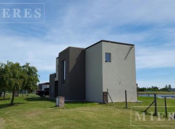 Casa · 200m² · 5 Ambientes · 2 Cocheras · Casa a Sobre Lote a La Laguna en Alquiler Barrio Norte El Canton, Escobar