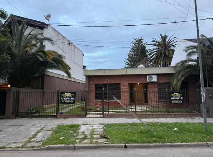 Casa · 270m² · 3 Ambientes · 1 Cochera
