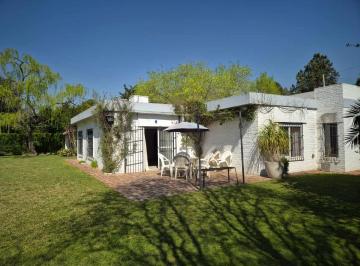 Casa · 140m² · 5 Ambientes · 1 Cochera · Casa 5 Ambientes en Venta en Barrio Links Pileta