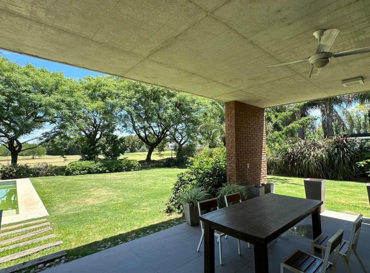 Casa · 220m² · 3 Dormitorios · 1 Cochera