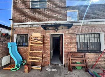 Frente de la unidad, en planta baja · PH 2 Dorm. en Venta, Planta Baja con Patio y Escritura, Barrio Jardín
