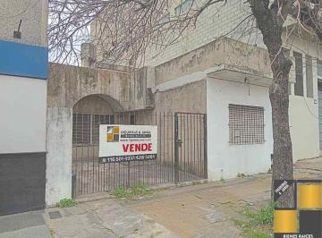Casa de 3 ambientes, Lanús · Casa 3 Ambientes a 50 m de Av San Martin y 100 m. de Av R. de Escalada!