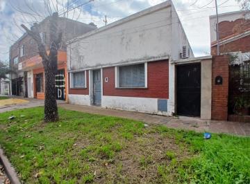 Casa de 3 ambientes, Ciudad de Santa Fe · Casa a 50 m de Av Fdo Zuviria con Gran Terreno!
