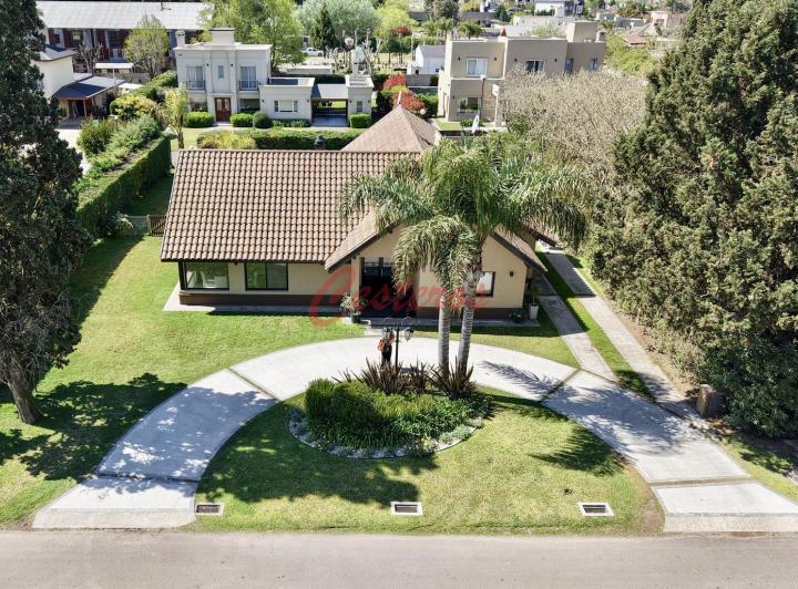 Casa · 185m² · 6 Ambientes · 1 Cochera