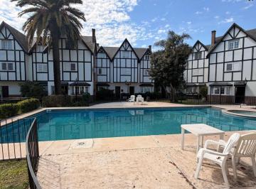 Casa de 5 ambientes, Almirante Brown · Tríplex en Complejo con Piscina, Sum y Espacios Verdes