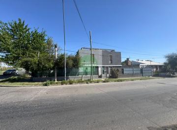 Casa · 64m² · 5 Ambientes · 1 Cochera · Casa en Venta en Suarez - 2 Dorm. - Patio - Cochera