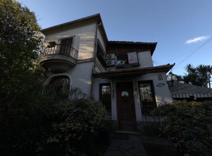 Casa · 250m² · 6 Ambientes · 2 Cocheras