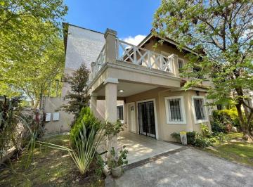 Departamento de 4 ambientes, Almirante Brown · Excelente Triplex Sobre Bynnon en Adrogue! - Consultanos!