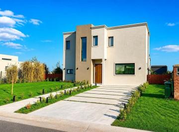 Casa · 187m² · 5 Ambientes · 4 Cocheras · Venta Casa 5 Ambientes, San Sebastián, Área 7