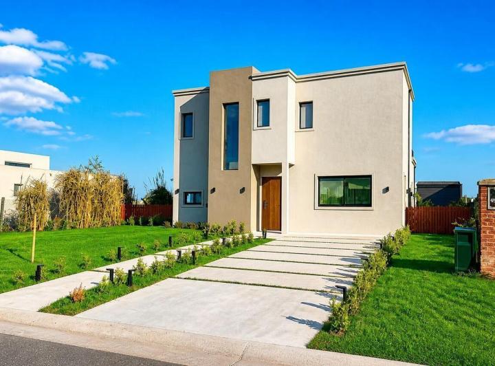 Casa · 187m² · 5 Ambientes · 4 Cocheras
