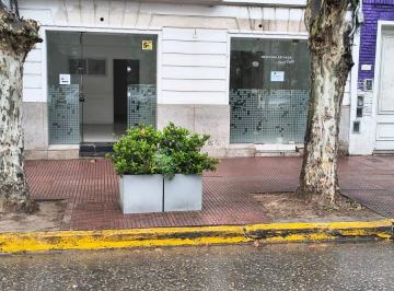 Local comercial , San Fernando · Alquiler Local Frente a La Plaza San Fernando. Oportunidad