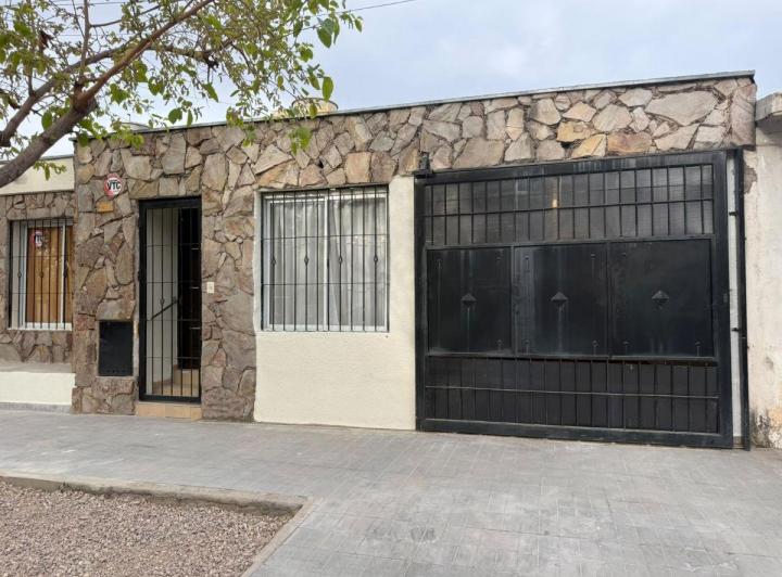 Casa · 124m² · 1 Ambiente · 2 Cocheras