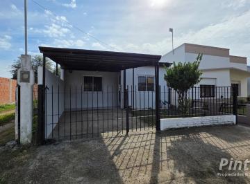 Casa · 176m² · 6 Ambientes · 1 Cochera · Dos Casas Sobre Extenso Terreno Sobre Calle San Lorenzo. Sobre Asfalto. San Jose.