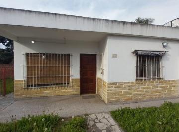 Casa · 88m² · 4 Ambientes · 2 Cocheras · Venta de Casa 4 Amb Grand Bourg - Apto Crédito