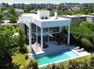 Casa · 292m² · 7 Ambientes · 4 Cocheras · Casa en Venta en El Barrio Los Castores, Nordelta, Tigre