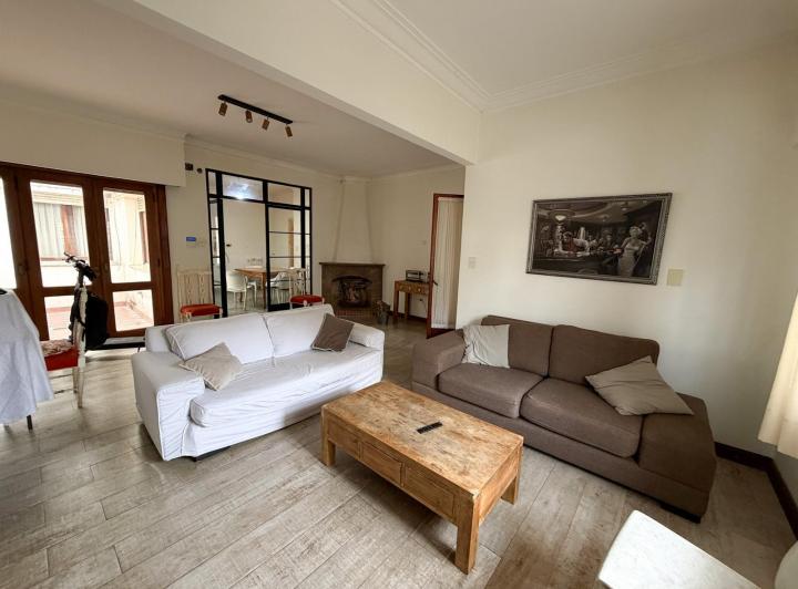 Casa · 200m² · 5 Ambientes · 1 Cochera