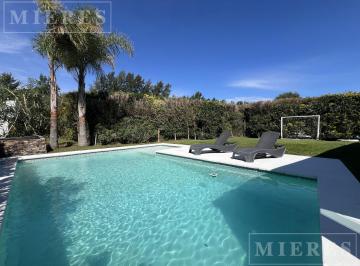 Casa · 270m² · 4 Ambientes · 1 Cochera · Casa en Alquiler de Verano en La Comarca, Bancalari