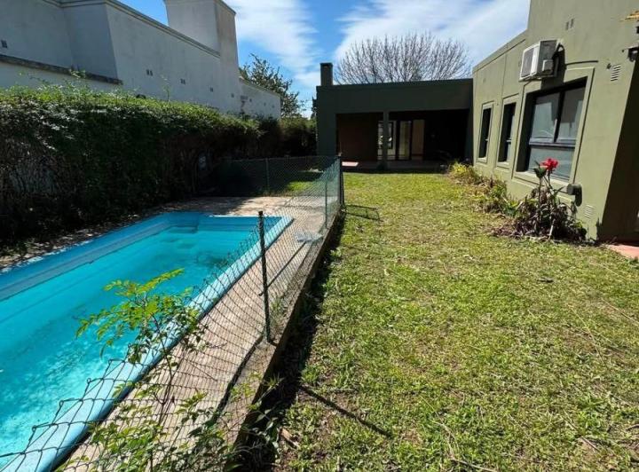 Casa · 250m² · 6 Ambientes · 1 Cochera