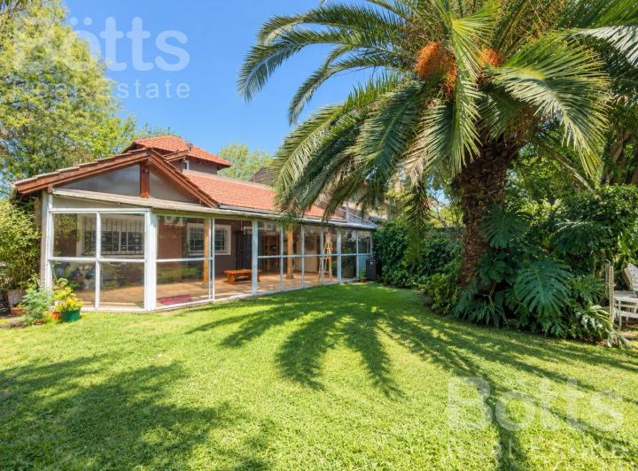 Casa · 190m² · 5 Ambientes · 2 Cocheras