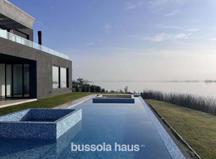 Casa · 551m² · 7 Ambientes · 4 Cocheras