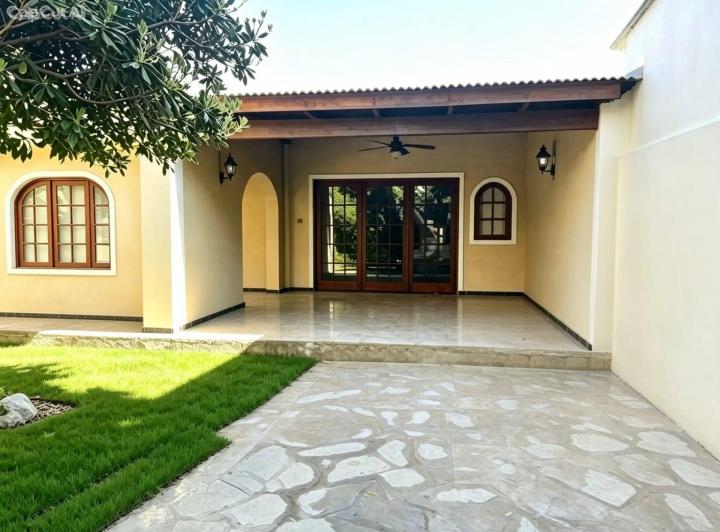 Casa · 380m² · 4 Ambientes · 1 Cochera