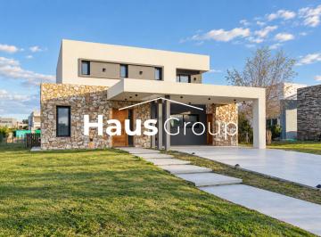 Casa de 5 ambientes, Ezeiza · Casa en Venta a Estrenar Terralagos Canning
