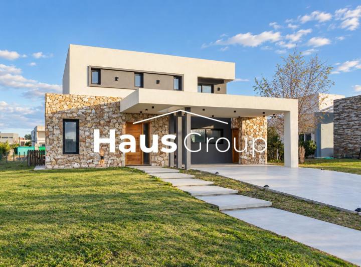 Casa · 280m² · 5 Ambientes · 6 Cocheras