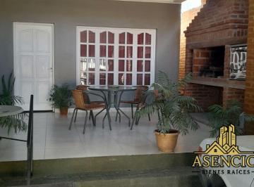 Casa de 10 ambientes, Yerba Buena · Vendo Excelente Casa