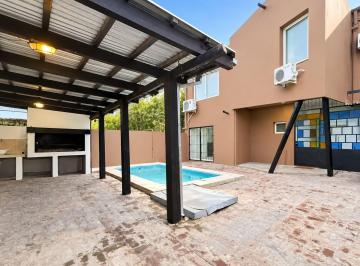PH · 97m² · 4 Ambientes · 1 Cochera · Venta PH 4 Amb Castelar Sur con Pileta y Quincho