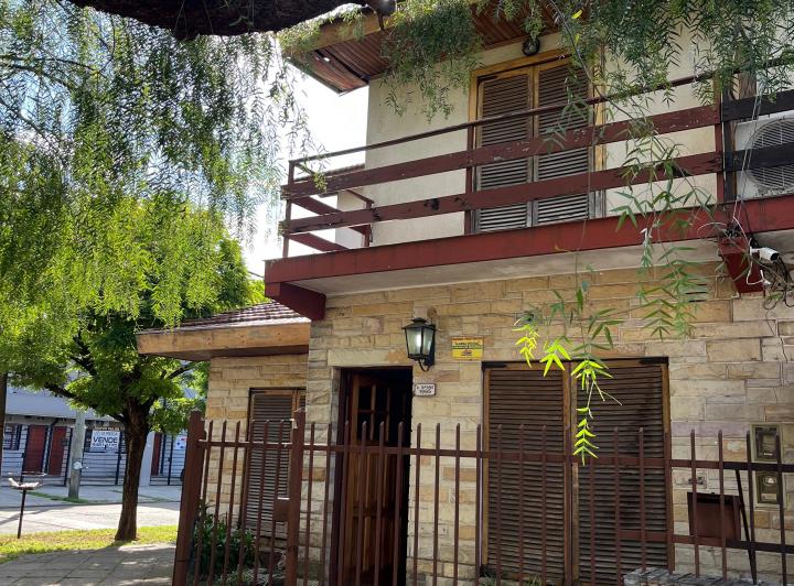 Casa · 90m² · 4 Ambientes · 1 Cochera