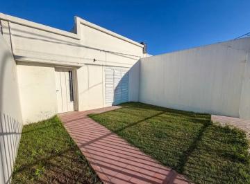 Casa de 3 ambientes, Córdoba · Casa de 240 m² con 2 Dorm. en Venta en Talleres Este