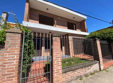 Casa · 192m² · 6 Ambientes · 1 Cochera · Alquiler Casa Tres Dorm. y Barbacoa en Pando