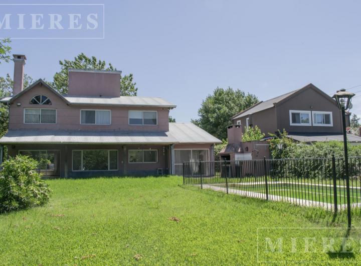 Casa · 340m² · 5 Ambientes · 1 Cochera