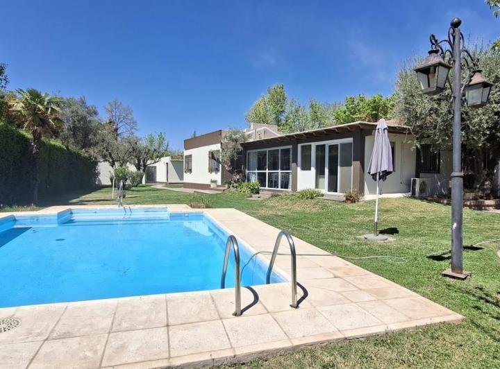 Casa · 302m² · 5 Ambientes · 2 Cocheras