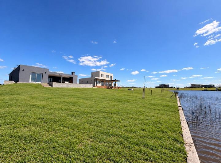 Casa · 195m² · 5 Ambientes · 2 Cocheras