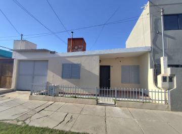 Casa de 5 ambientes, Rodeo de la Cruz · Casa en Alquiler C/ Cochera en Rodeo de La Cruz