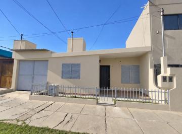 Casa de 5 ambientes, Rodeo de la Cruz · Casa en Alquiler C/ Cochera en Rodeo de La Cruz