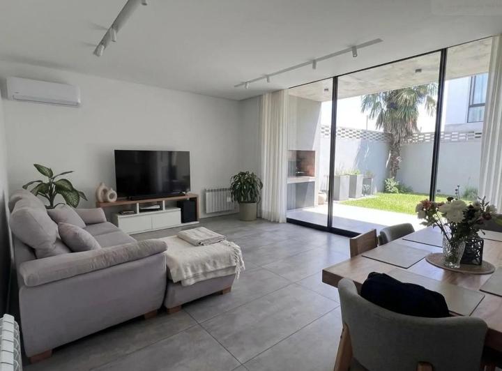 Casa · 125m² · 4 Ambientes · 2 Cocheras