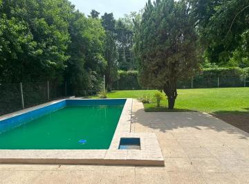 Quinta vacacional · 80m² · 3 Ambientes · 2 Cocheras · Casa Quinta en Barrio Parque Robles del Monarca
