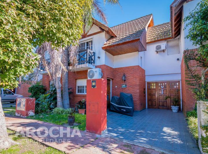 Casa · 140m² · 4 Ambientes · 1 Cochera