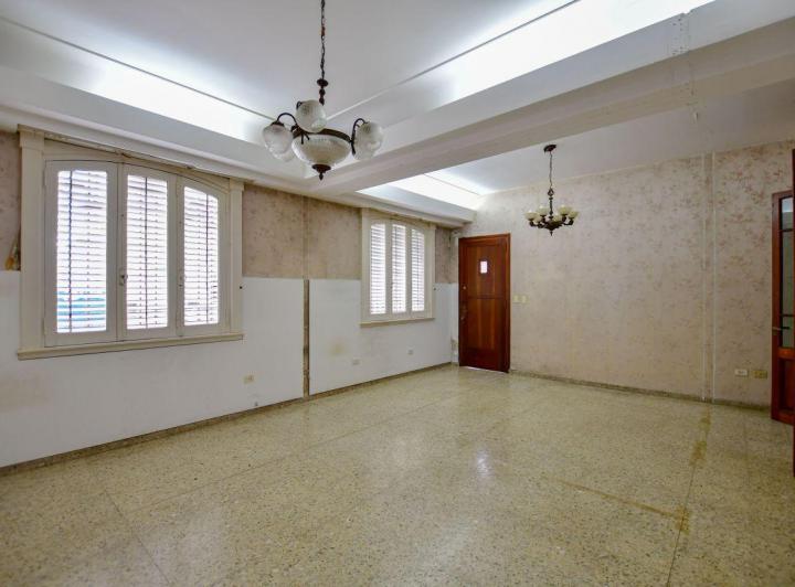 Casa · 220m² · 7 Ambientes · 2 Cocheras