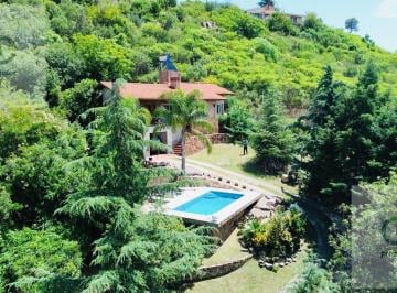 Casa · 116m² · 2 Ambientes · 1 Cochera · Casa en Venta Villa Carlos Paz - 2 Dorm. - Pileta - Gran Terreno - Vista Al Lago!