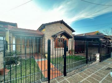 Casa · 135m² · 7 Ambientes · 1 Cochera · Casa en Venta en B° Los Manantiales Zona Norte. - Apto Credito